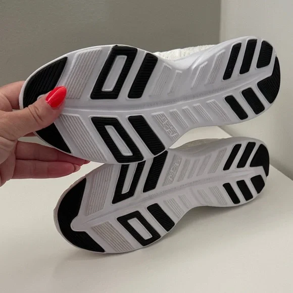 APL Off-White and Black Athletic Shoes - Picture 2 of 8